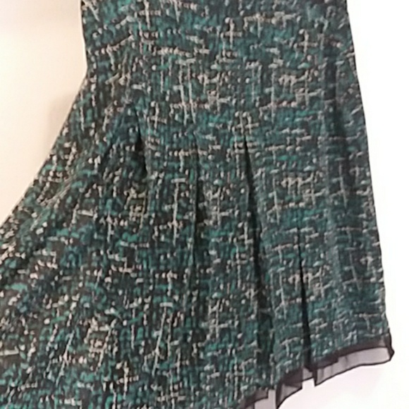 Pleated skirt - Picture 2 of 3